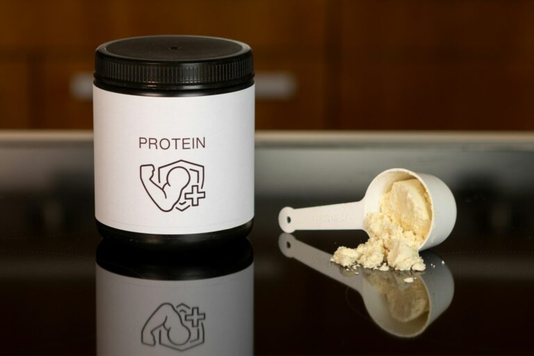 Wem gehört ESN? a container of protein powder next to a spoon